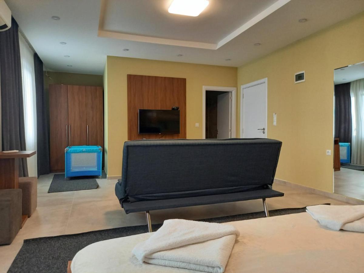 Hotel Centrum Kosovska Mitrovica Luaran gambar