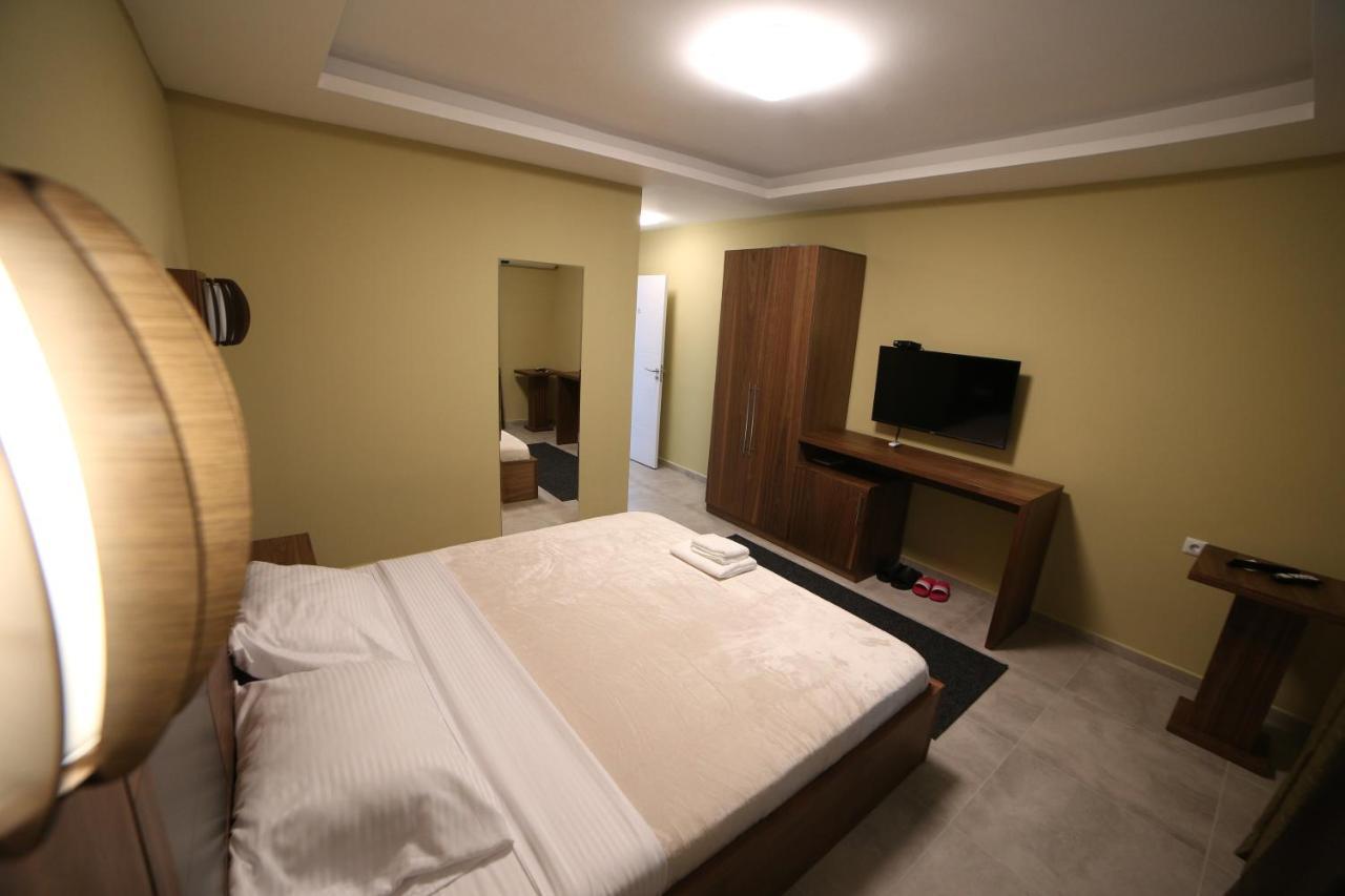 Hotel Centrum Kosovska Mitrovica Luaran gambar